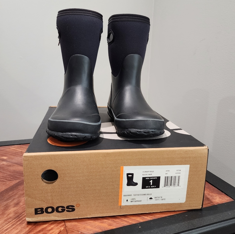 Kids Grasp Solid Black Bogs